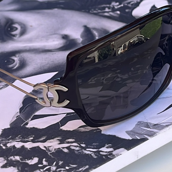 CHANEL SUNGLASSES - Picture 2 of 11